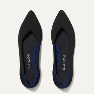 ROTHY’S THE POINT IN BLACK W/ BLUE DETAIL